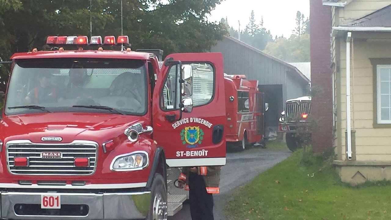 EN BREF | Un tracteur prend feu sur une ferme de Saint-Honoré