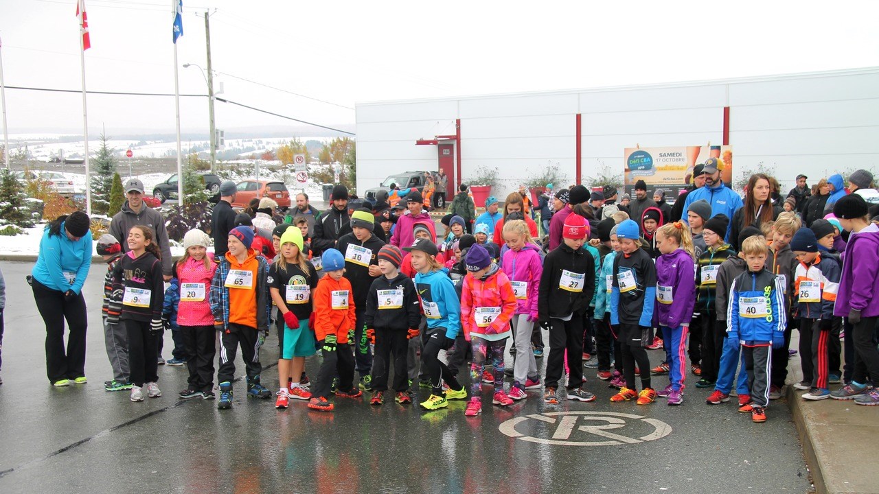 Le départ de la course pour enfant, d'une distance de 1,25 km, avait lieu dans le stationnement du Centre Caztel. 