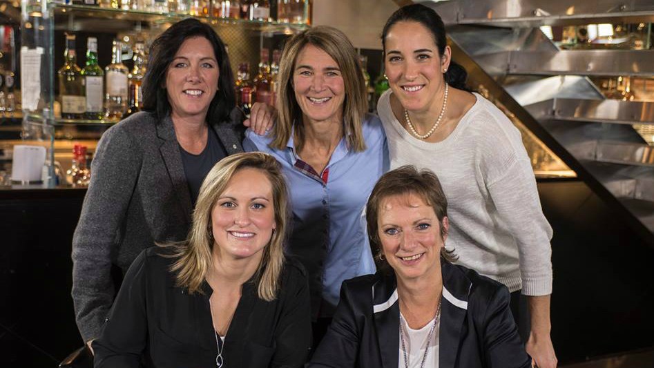 Danièle Sauvageau, France St-Louis, Caroline Ouellette, Marie-Philip Poulin et Claudine Douville.