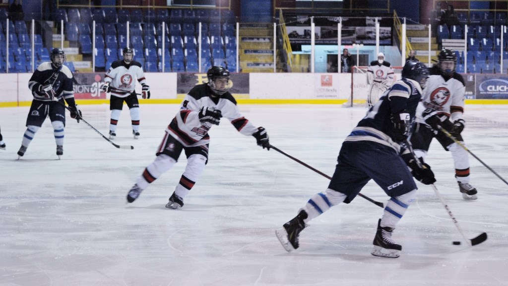 Les Bulldogs de Beauce-Centre surprennent le Cléri Sport 5-4