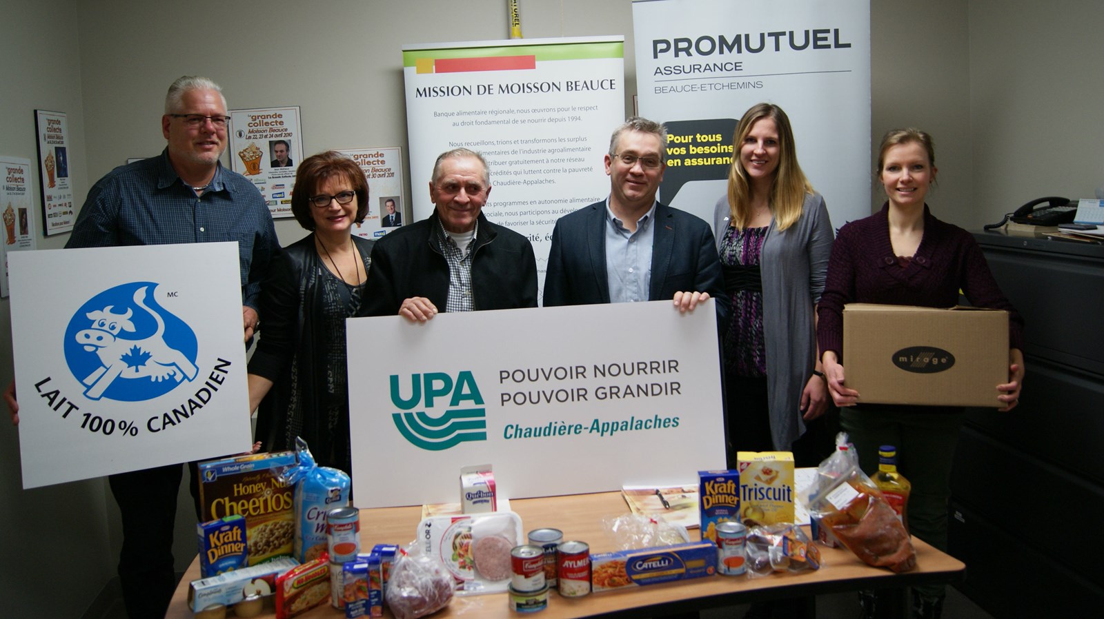 Monsieur Serge Poirier, Vice-président du C.A de Moisson Beauce, Madame Nicole Jacques, Directrice de Moisson Beauce, Monsieur Bertrand Boutin, Président du Syndicat de l’UPA Beauce-Sartigan, Monsieur Sylvain Bourque, Président des Producteurs de Bovins de Chaudière-Appalaches-Sud, Madame Isabelle Henry, Adjointe aux communications à Promutuel Assurance, Madame Manon Carrier, Agente communautaire à Moisson Beauce.