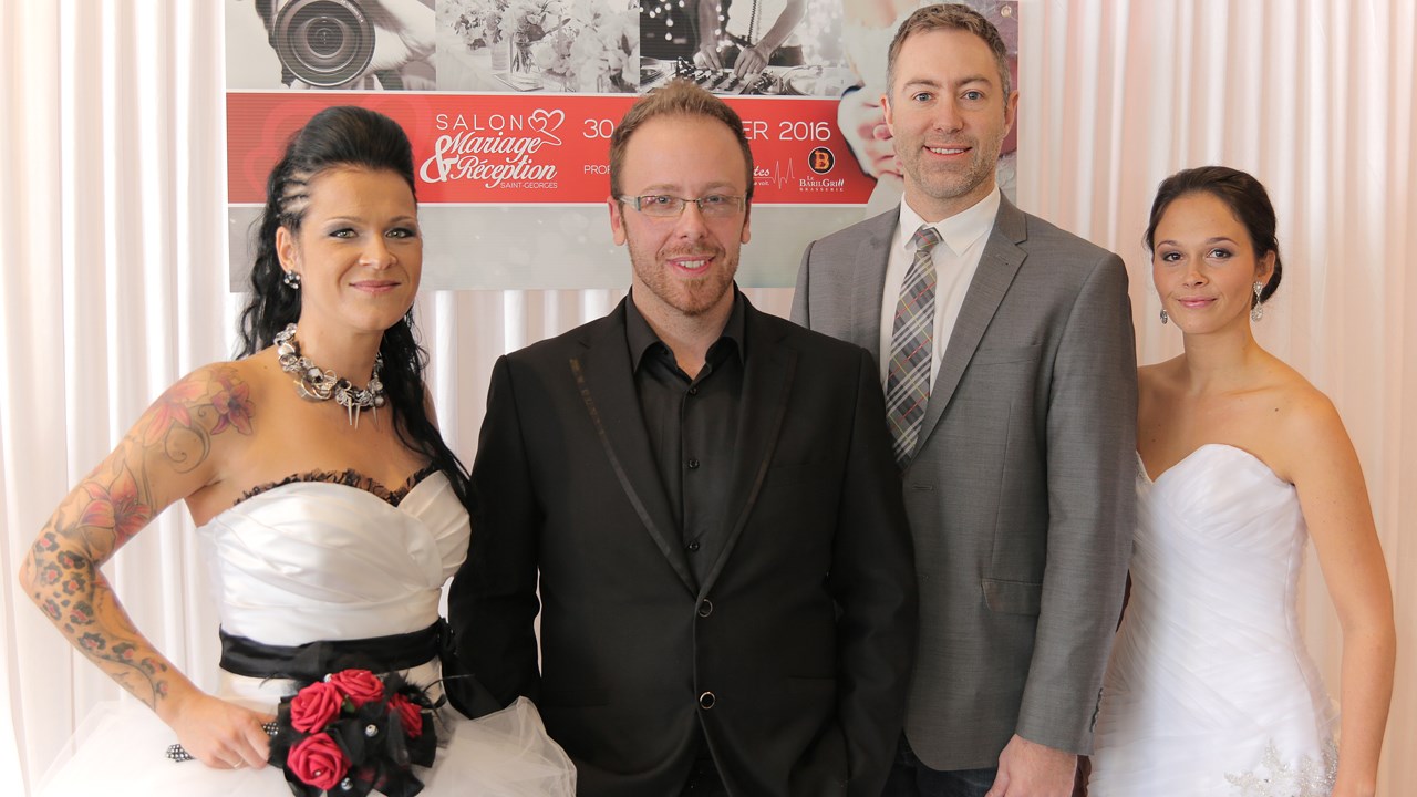 Au centre, Pascal Poulin de Gestion Sans Limites et Patrice Beaulieu du Baril Grill, tous deux organisateurs de l'événement.