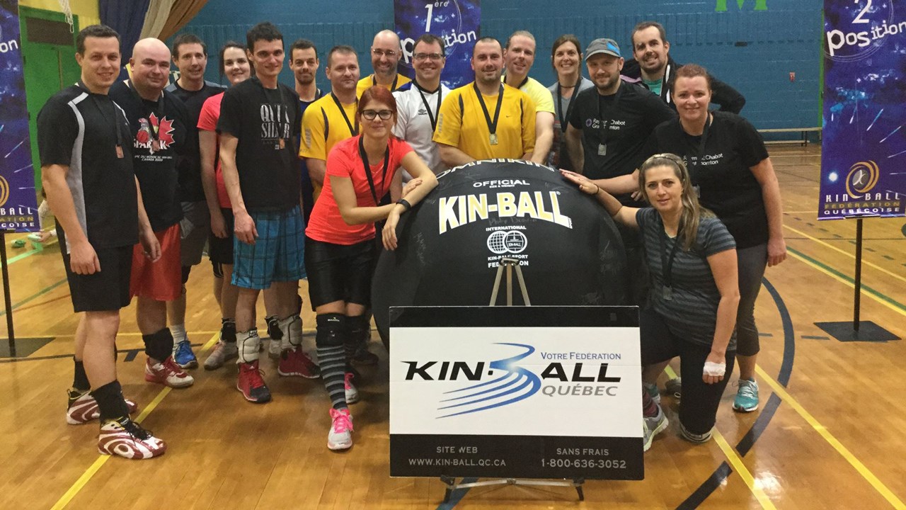 Ce tournoi pour adulte d’envergure provinciale était organisé dans le but d’amasser des fonds pour la Fédération québécoise de Kin-Ball.