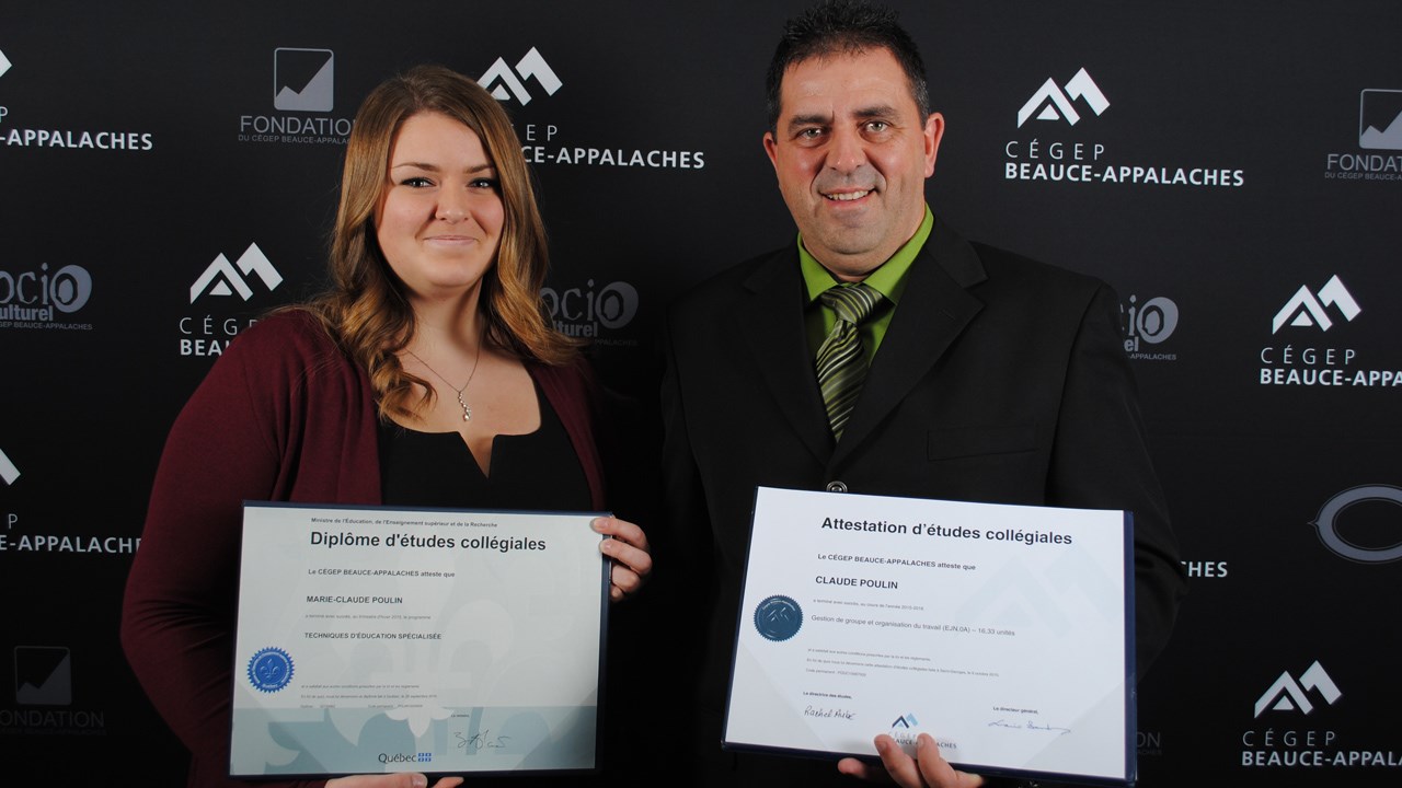 Soulignons qu’un père et sa fille, Claude et Marie-Claude Poulin, sont montés sur la scène pour recevoir des diplômes.
