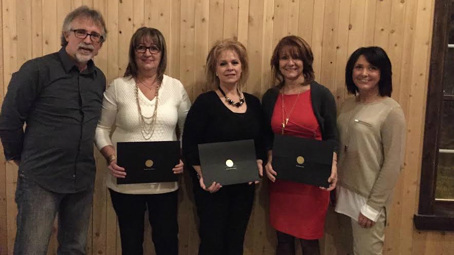 M. Martin Groleau, président, Mme Sylvie Rodrigue (15 ans), Mme Francine Jacques (25 ans), Mme Maryse Pépin (35 ans) et Mme Sophie D’Anjou, directrice générale.