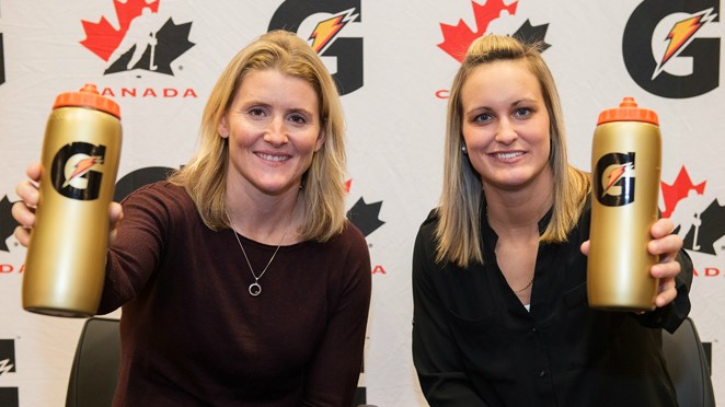 Hayley Wickenheiser et Marie-Philip Poulin
