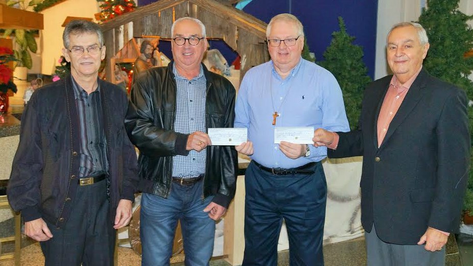 Richard Veilleux Chevalier et coordonnateur de la Guignolée, Claude Duval Société Saint-Vincent de Paul de St-Georges, Mario Duchesne curé unité pastorale Beauce-Sartigan-Abénaquis et Caroll Morin Société Saint-Vincent de Paul de l'Assomption.
 