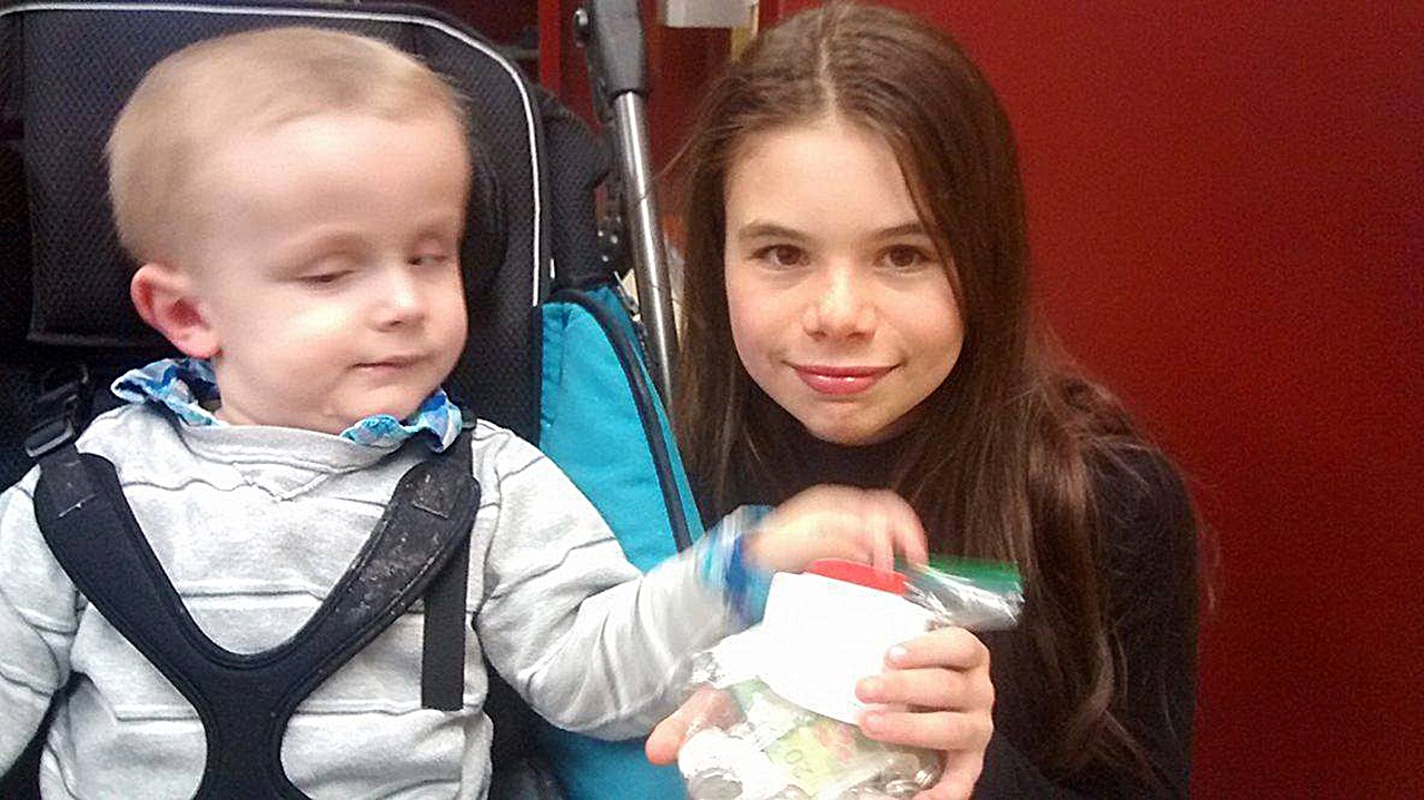 Gregory Tanguay en compagnie de sa nouvelle amie, Naomie Poulin.