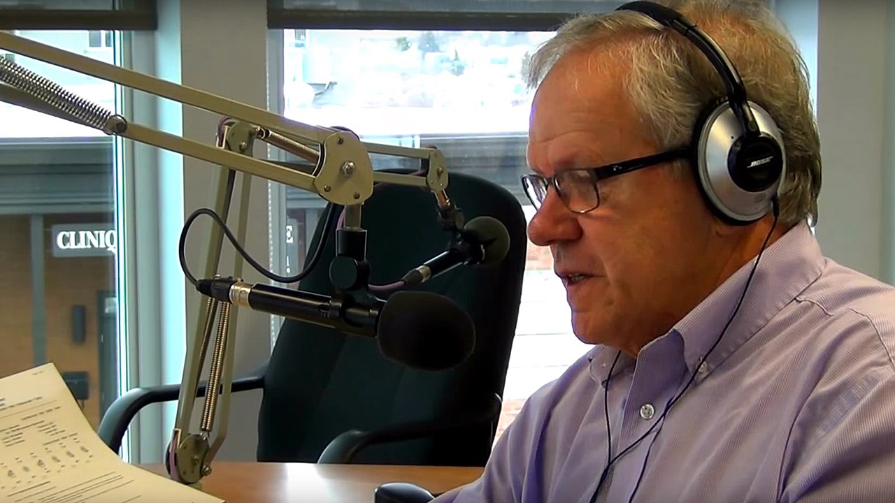 Normand DeLessard reçoit l’animateur radio Roger Quirion