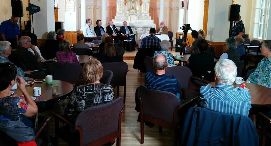 Les clubs sociaux masculins au Café historique