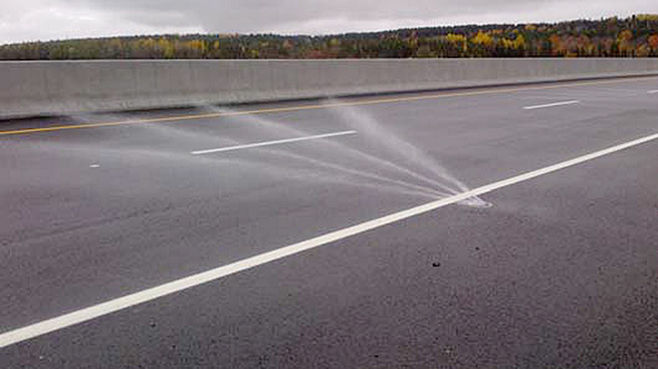 Cette technologie, une première au Québec, a pour but d’améliorer la sécurité des usagers de la route lors de leur traversée du pont de la rivière Gilbert sur l'Autoroute 73.