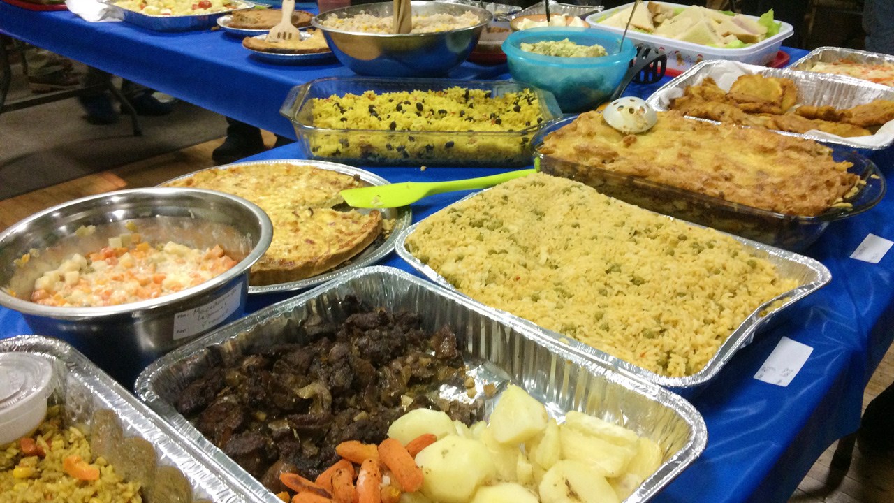 Les convives étaient réunis autour d’un repas-partage concocté par chacun des invités, proposant ainsi une multitude de mets typiques venant d’un peu partout dans le monde.