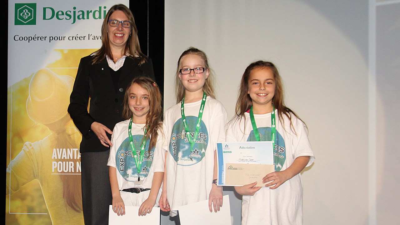 Prix Coup de cœur Desjardins (primaire) : Mathilde Caron, Sara Poulin et Alysson Veilleux de l’École la Tourterelle pour leur projet « La couleur des yeux ».