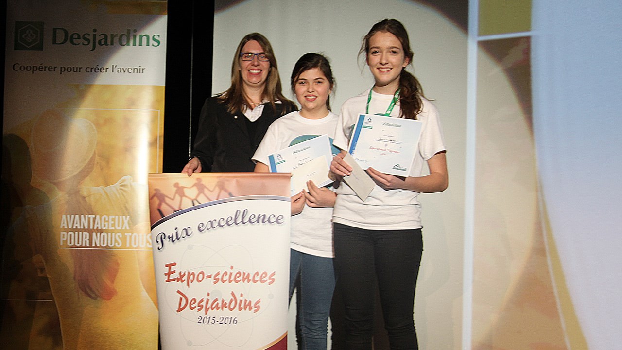 1er prix Challenge Desjardins : Virginie Paquet et Rose Cloutier de la polyvalente Saint-François pour leur projet « Mission Mars ».