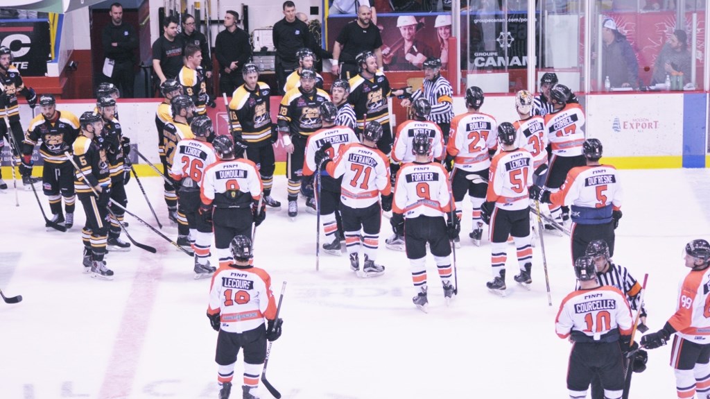 Le Cool FM 103,5 l'emporte 4-2 sur Thetford dans un match qui se termine dans la tumulte