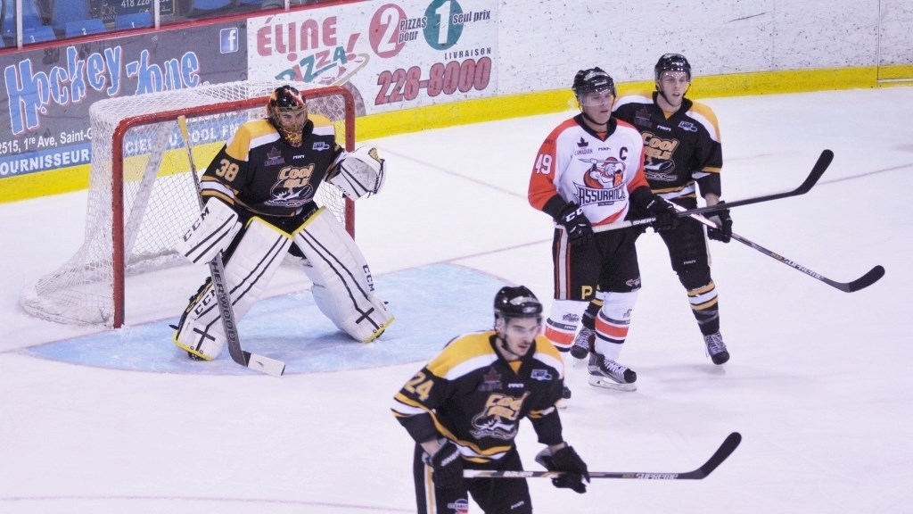 Le Cool FM 103,5 l'emporte 4-2 sur Thetford dans un match qui se termine dans la tumulte
