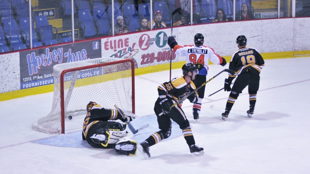 Le Cool FM 103,5 l'emporte 4-2 sur Thetford dans un match qui se termine dans la tumulte