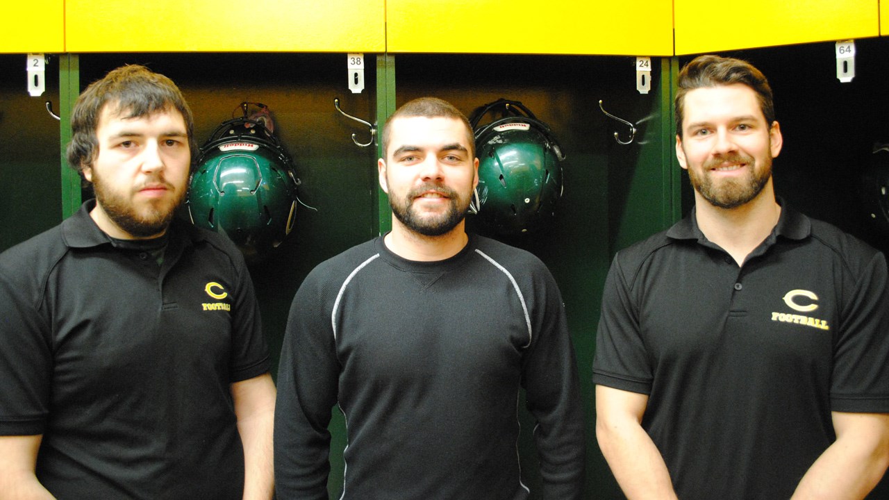 L’entraîneur-chef des Condors, Guillaume Blouin (au centre), en compagnie de ses deux nouveaux adjoints, Jimmy Boulet (à gauche) et Carl Dallaire.