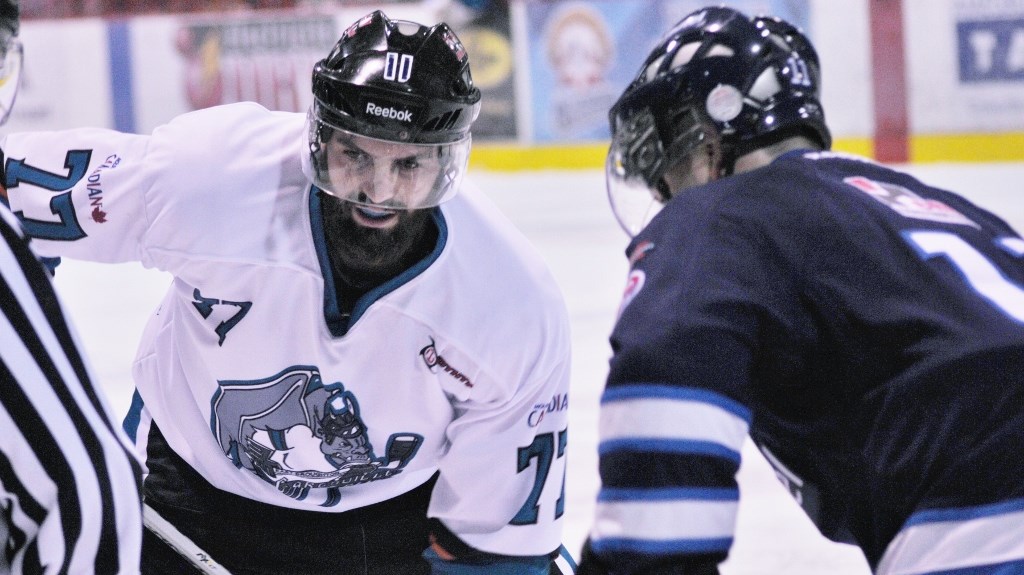 Le Komutel prend une avance de 2-0 sur East-Broughton