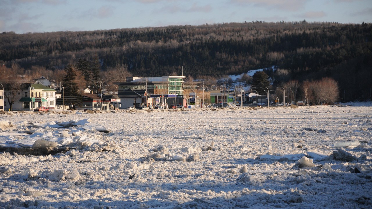 Les glaces se dégagent lentement des rues de Beauceville.