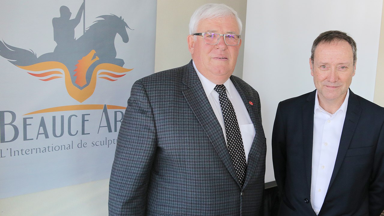 De gauche à droite: Michel Gendreau, président de l’entreprise Garaga et président d'honneur de l'événement; ainsi que Martin Rancourt, président du conseil d’administration de Beauce Art.