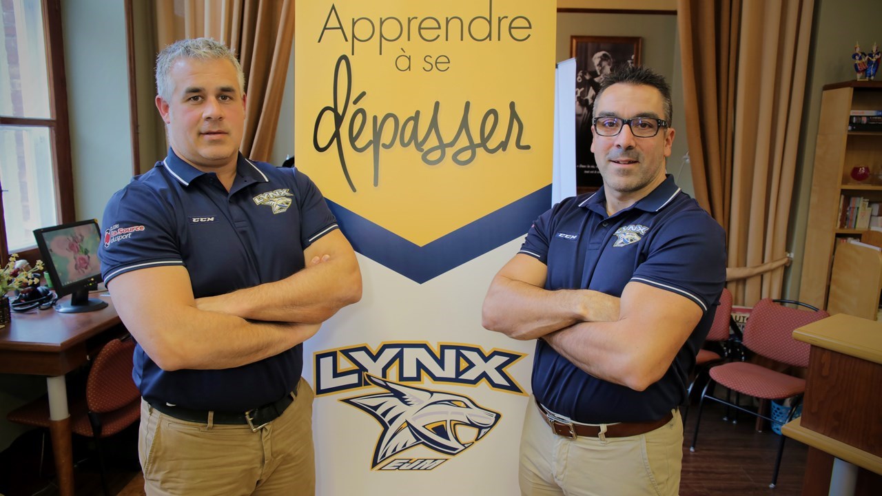 Les entraîneurs de l'équipe, Raymond Delarosbil (à gauche) et Steve Gosselin (à droite) accueilleront les jeunes athlètes dès 8 h 30.
