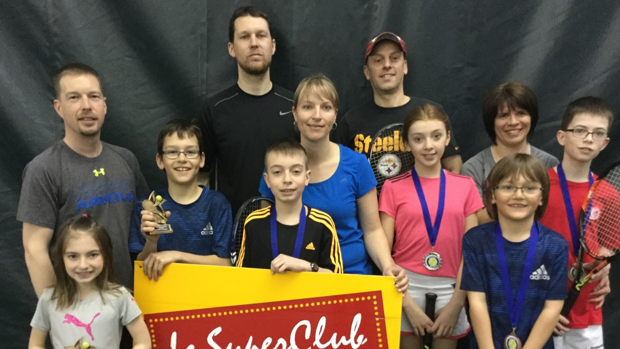 De gauche à droite, gagnants du tournoi : Catherine et André Rodrigue, Louis-Philippe et Jean-Sébastien Côté
Médaille d'argent : Samuel Rodrigue, France Fortin, Rose-Marie et Thommy Fortier
Médaille de Bronze : Jean-Raphaël et Jean-Sébastien Côté, Gabriel Turcotte et Cathy Beaudoin.