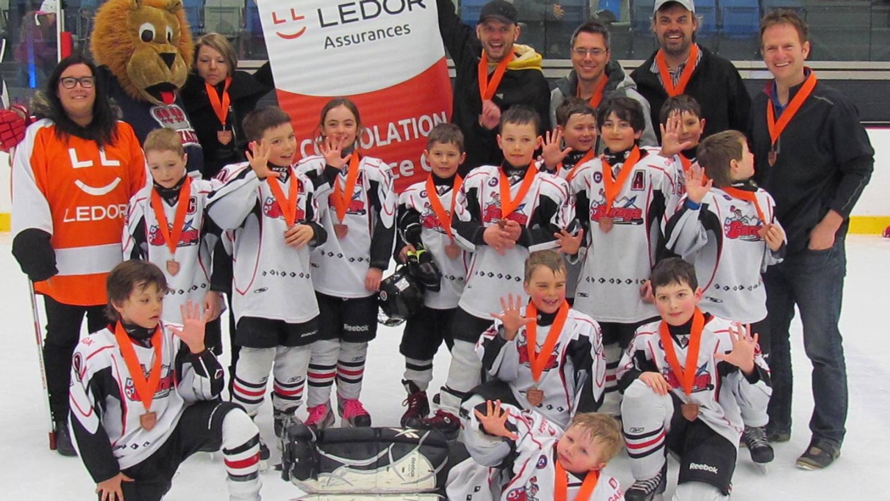 Coupe Ledor : le Garaga de Saint-Georges Novice C2 remporte la médaille de bronze.