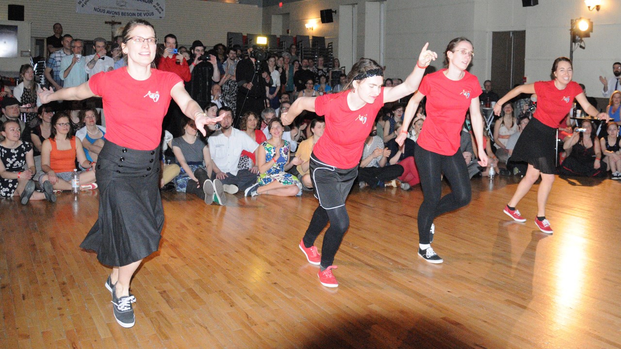 Les membres de la Cabane à swing ont offert une démonstration au cours de la soirée de samedi.