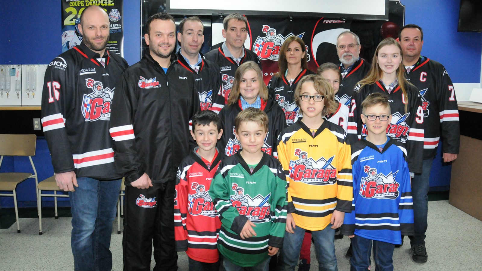 Les joueurs du hockey mineur de Saint-Georges porteront des nouveaux chandails