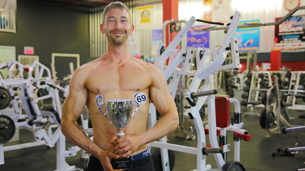 Jayson Pomerleau remporte la seconde place à sa première compétition à vie en culturisme.