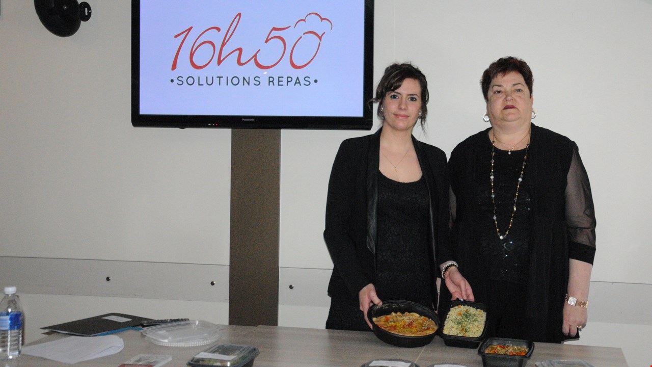 Les copropriétaire du restaurant Chez Gérard, Amélie St-Hilaire (gauche) et Louise Pomerleau (droite) ont présenté le service 16 h 50 Solutions repas.