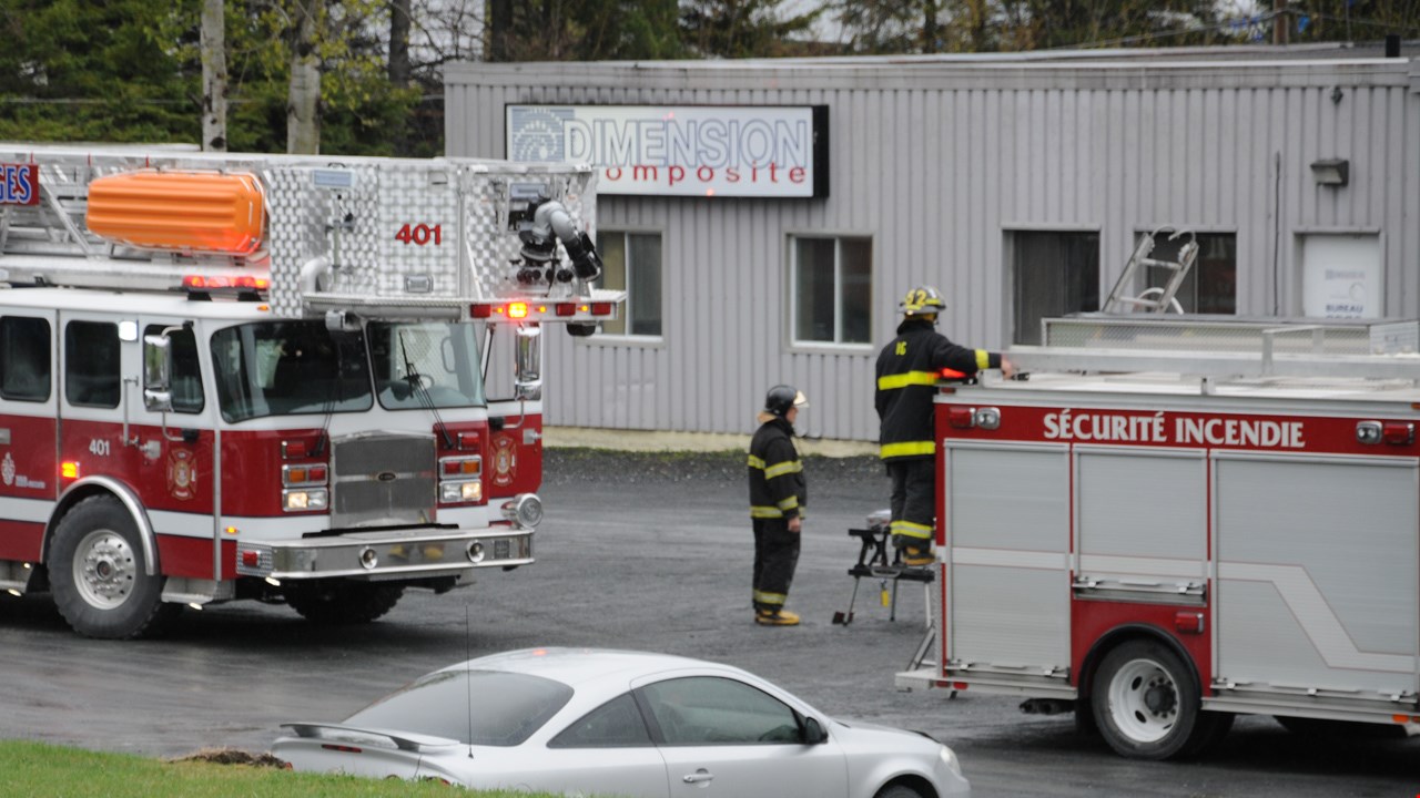 Les pompiers du Service incendie de Saint-Georges ont dû intervenir à l'usine Dimension composite vers 8 h 35 ce matin.