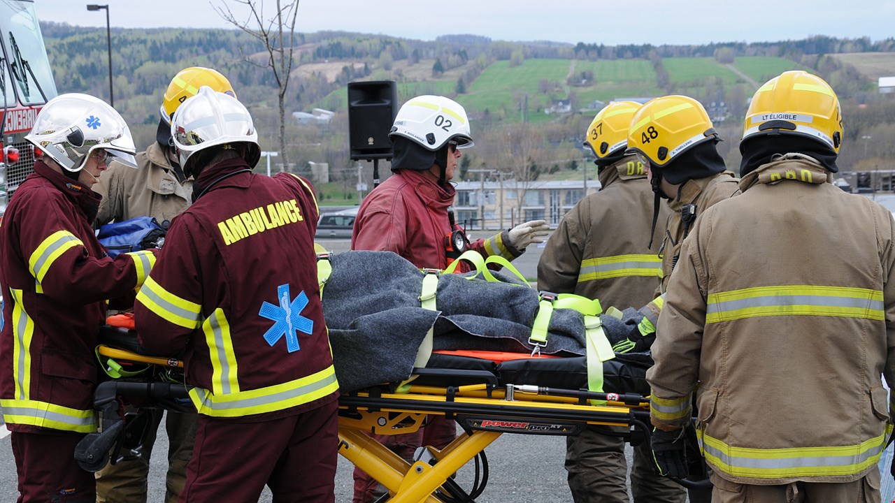 Simulation d'accident mortel et témoignages poignants pour sensibiliser les jeunes à Sainte-Marie