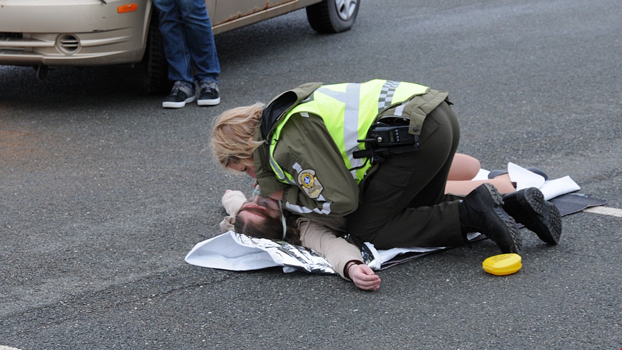 Simulation d'accident mortel et témoignages poignants pour sensibiliser les jeunes à Sainte-Marie