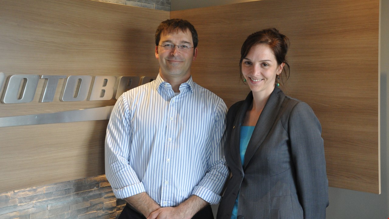 Robert Bouchard de Rotobec et Isabelle Giasson de la Caisse Desjardins des Etchemins. Mme Giasson est aussi coordonnatrice du projet.