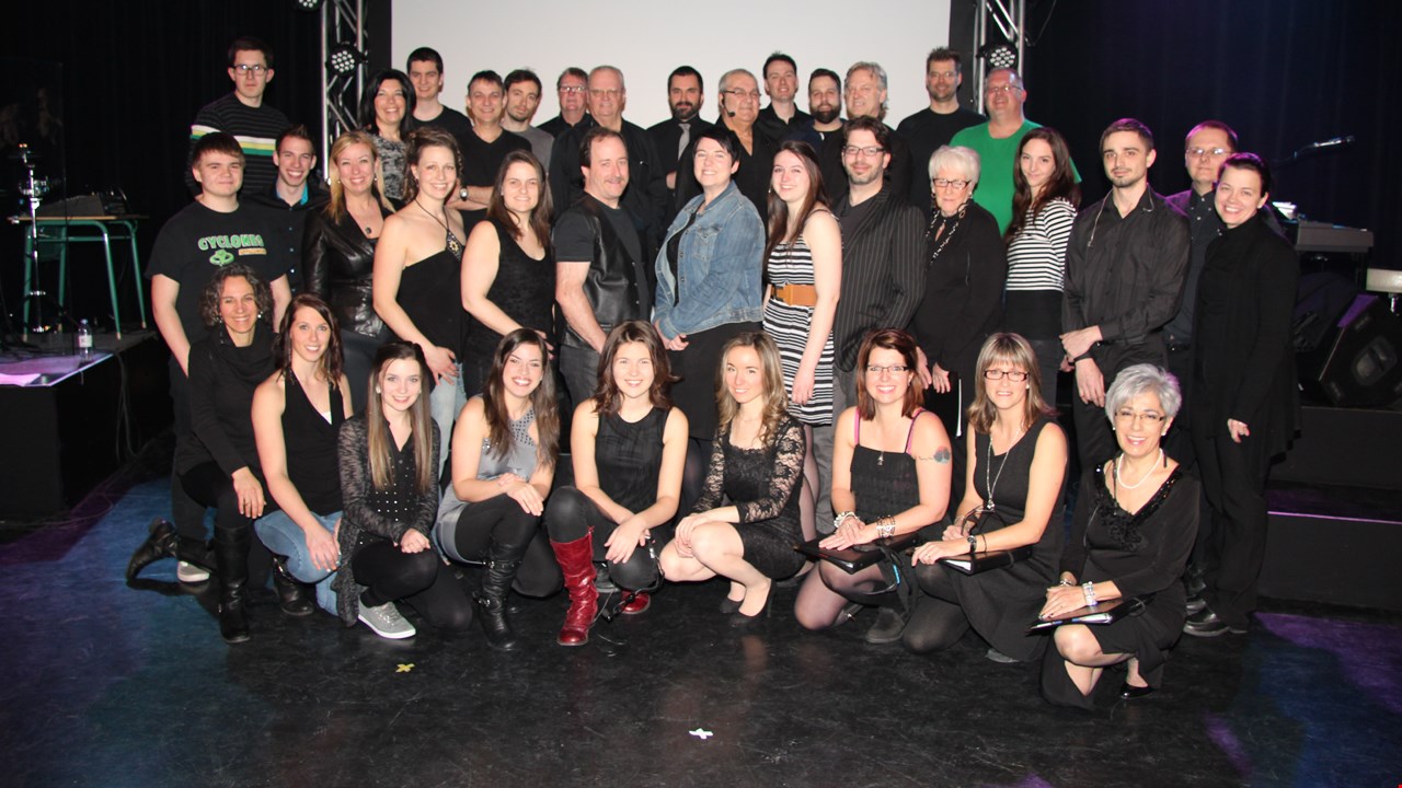 L’ensemble des artistes qui ont participé au spectacle en 2015