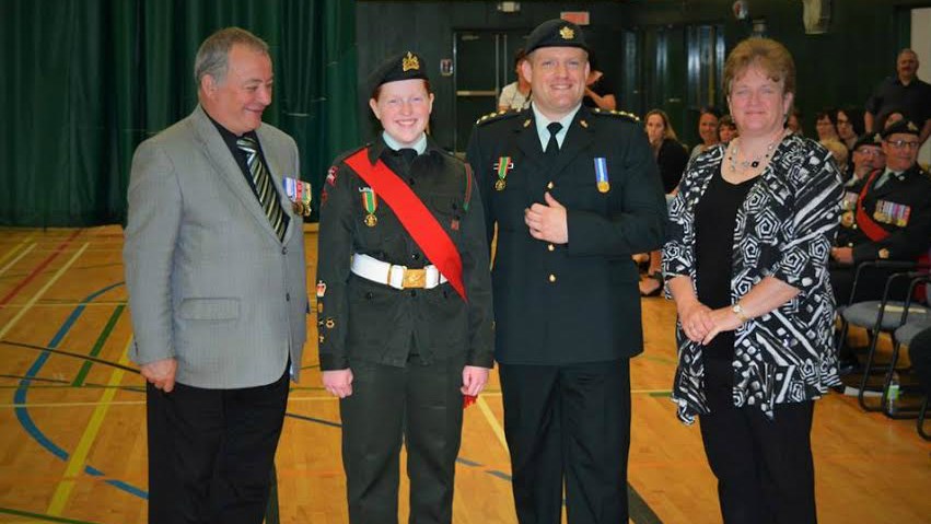 Plusieurs cadets sont honorés lors de la 54e revue annuelle du Corps 2680