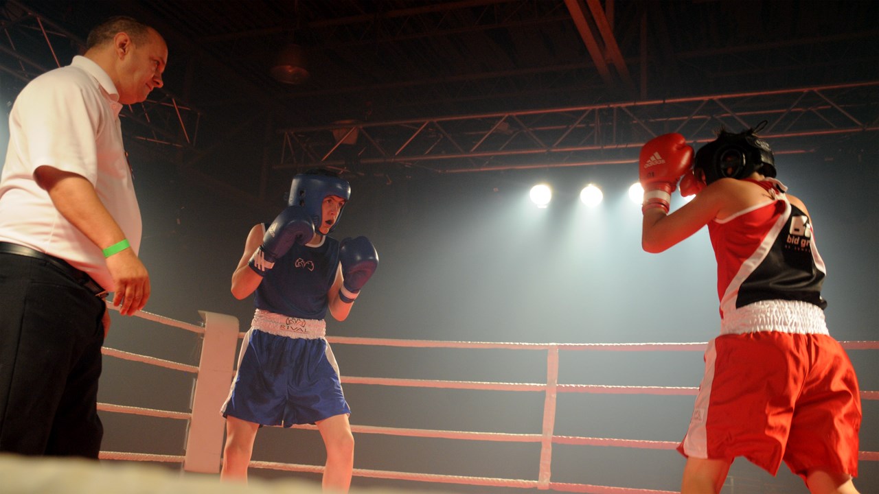 Emeric Fecteau (en rouge) et Samuel Fortier (en bleu) ont remporté le titre du combat de la soirée.