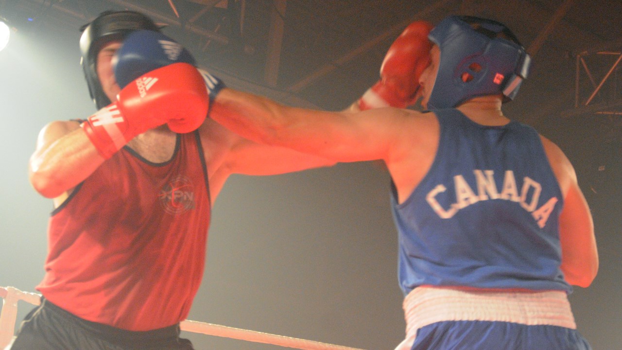 Victoire percutante d'Hubert Poulin lors du Gala de boxe Dooly's