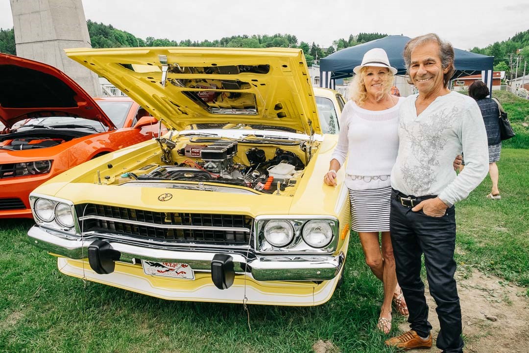 Monsieur et Madame Roy, propriétaires d’un « Roadrunner » Plymouth de 1973