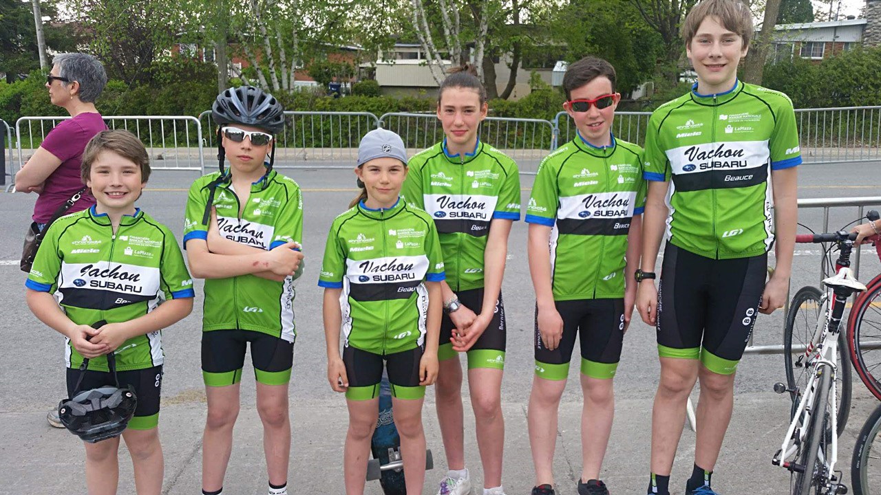 Le Club cycliste Vachon Subaru est composé de Charles-Antoine Faucher, Thomas Larochelle, Emy-Rose Dion, Evelyne Lacasse, Marc-Andre Faucher et Matis Poulin, de gauche à droite sur la photo, ainsi que d'Emma Lacasse, de Patricia Davidson et de David-Alexandre Couture, qui sont absents sur l'image.