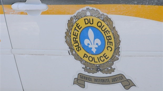 Une jeune femme effectue une sortie de route à Saint-Éphrem