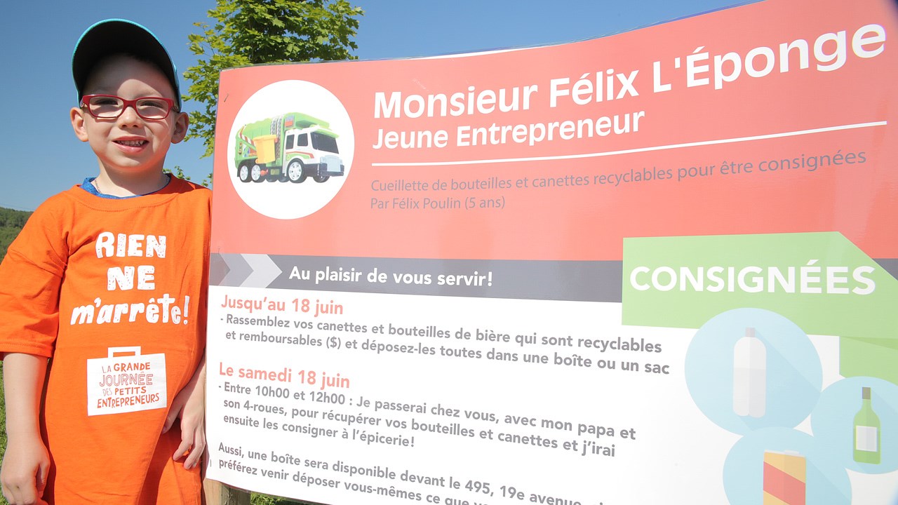 L’objectif de « Monsieur Félix L’Éponge » était de donner un coup de main à l’environnement en procédant à la cueillette de bouteilles et cannettes recyclables de son voisinage.