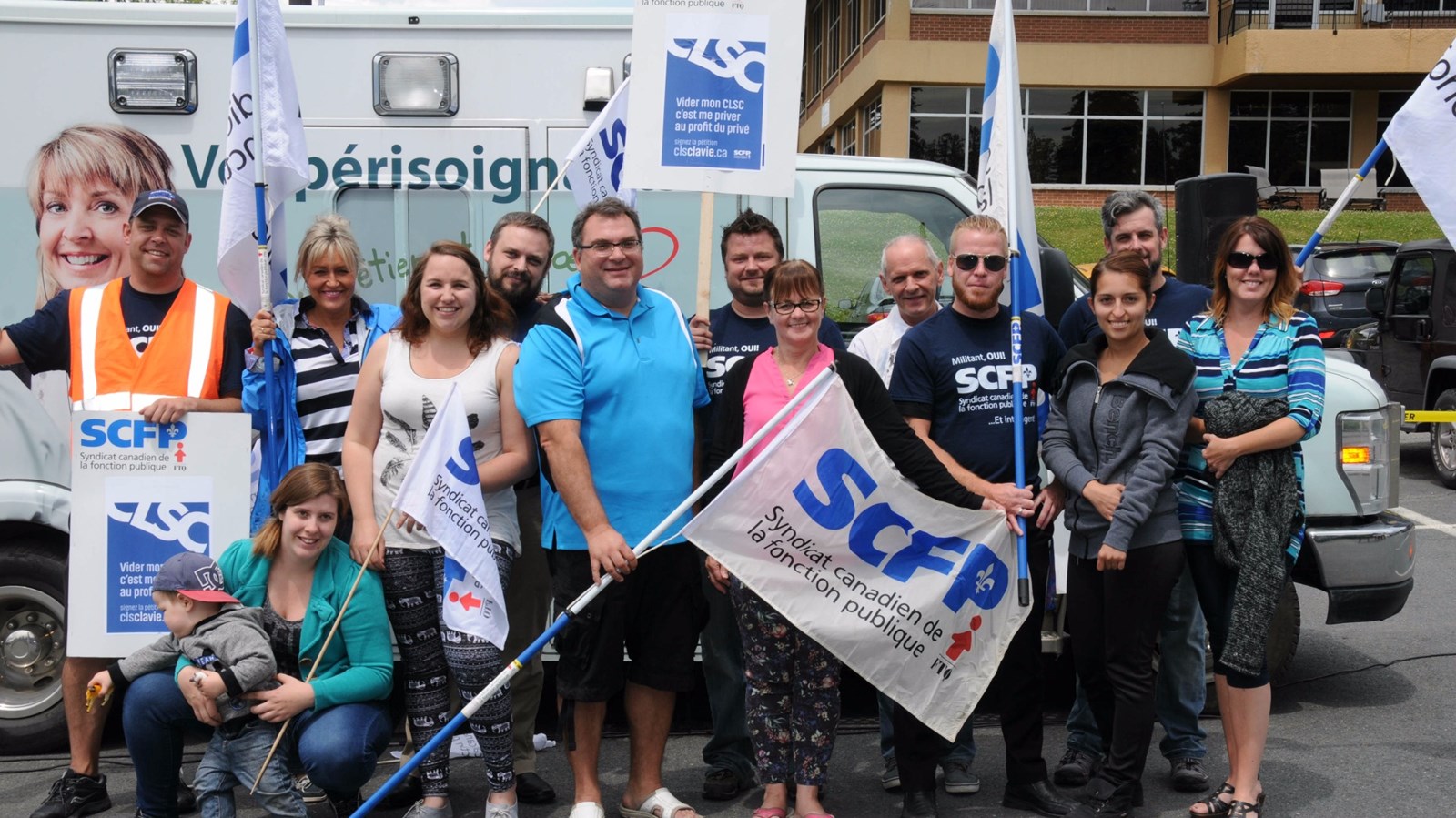 Le SCFP manifeste à Saint-Georges pour se porter à la défense des CLSC
