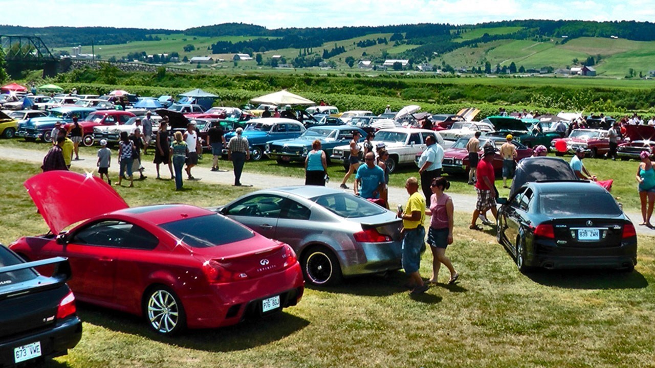 Exposition d'autos sport et antiques le 16 juillet à Saint-Joseph