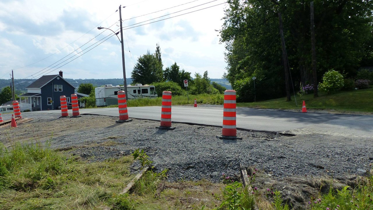 Des travaux sont en cours à cet effet sur la 87e et 91e Rue, ainsi que sur la 25e et 109e Avenue.