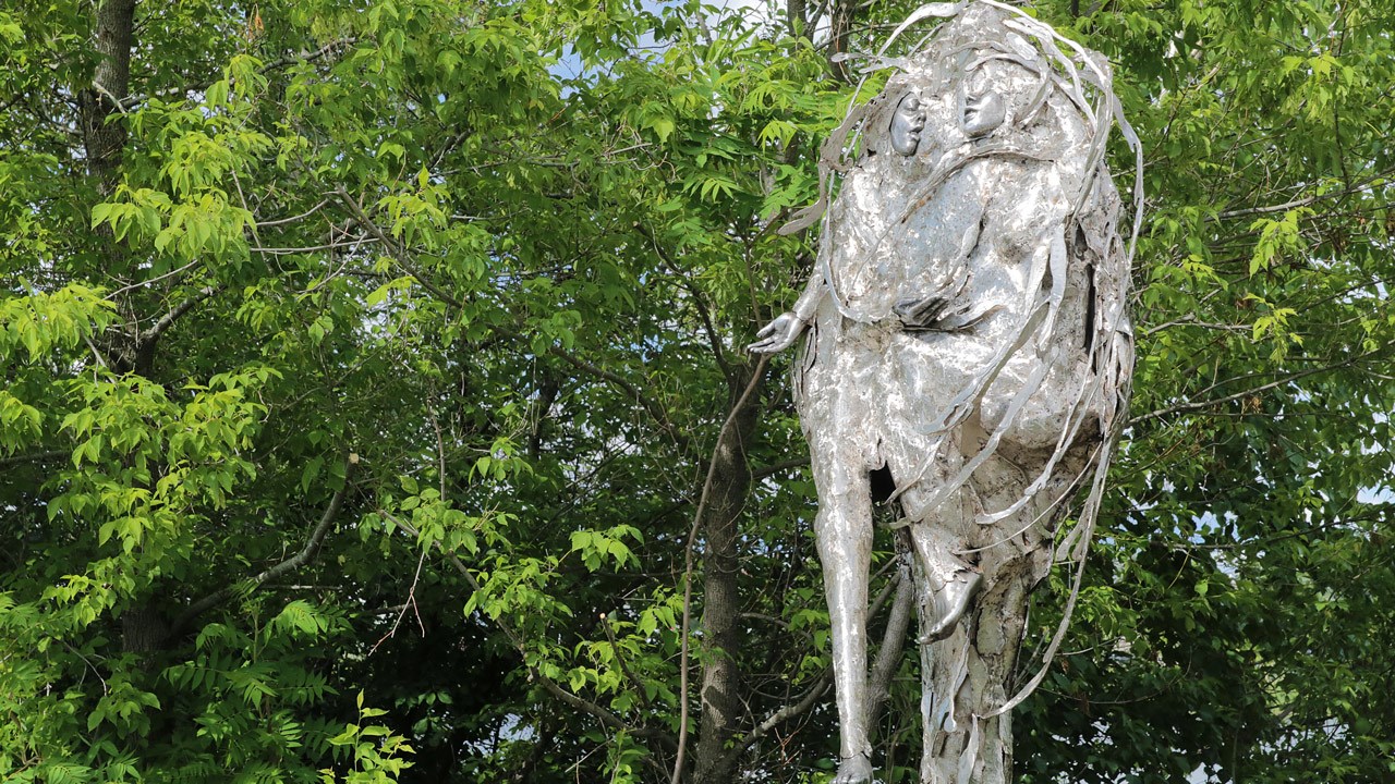 « L’Humain est une rivière » de l’artiste de Trois-Rivières Marie-Josée Roy.