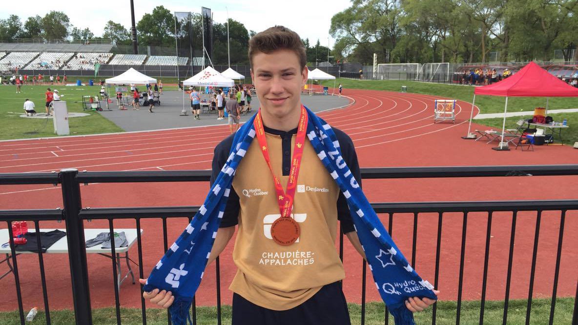 Le coureur de Saint-Jean-Port-Joli, Julien Bourgault, a gagné une deuxième médaille lors de l’épreuve du 200 m avec un temps de 23,06 secondes.