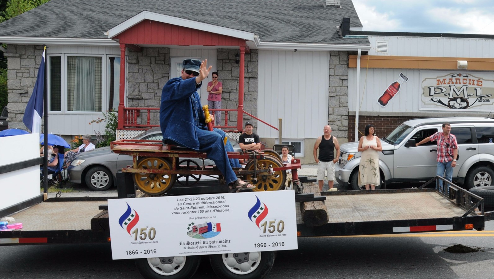 Images de la Grande parade de la 38e édition des Festivités western de Saint-Victor